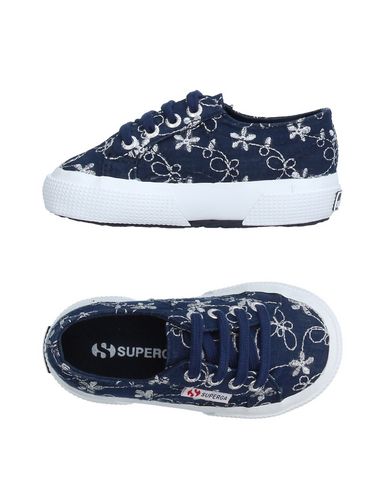 Низкие кеды и кроссовки Superga