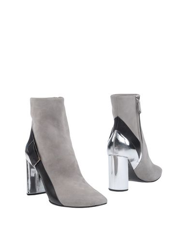 Полусапоги и высокие ботинки Casadei