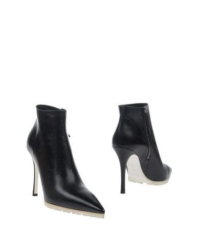 Полусапоги и высокие ботинки MIU MIU