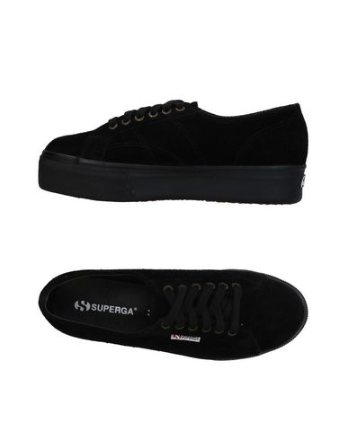 фото Низкие кеды и кроссовки Superga