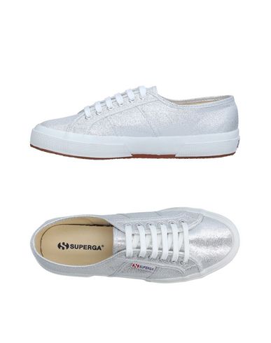 фото Низкие кеды и кроссовки superga