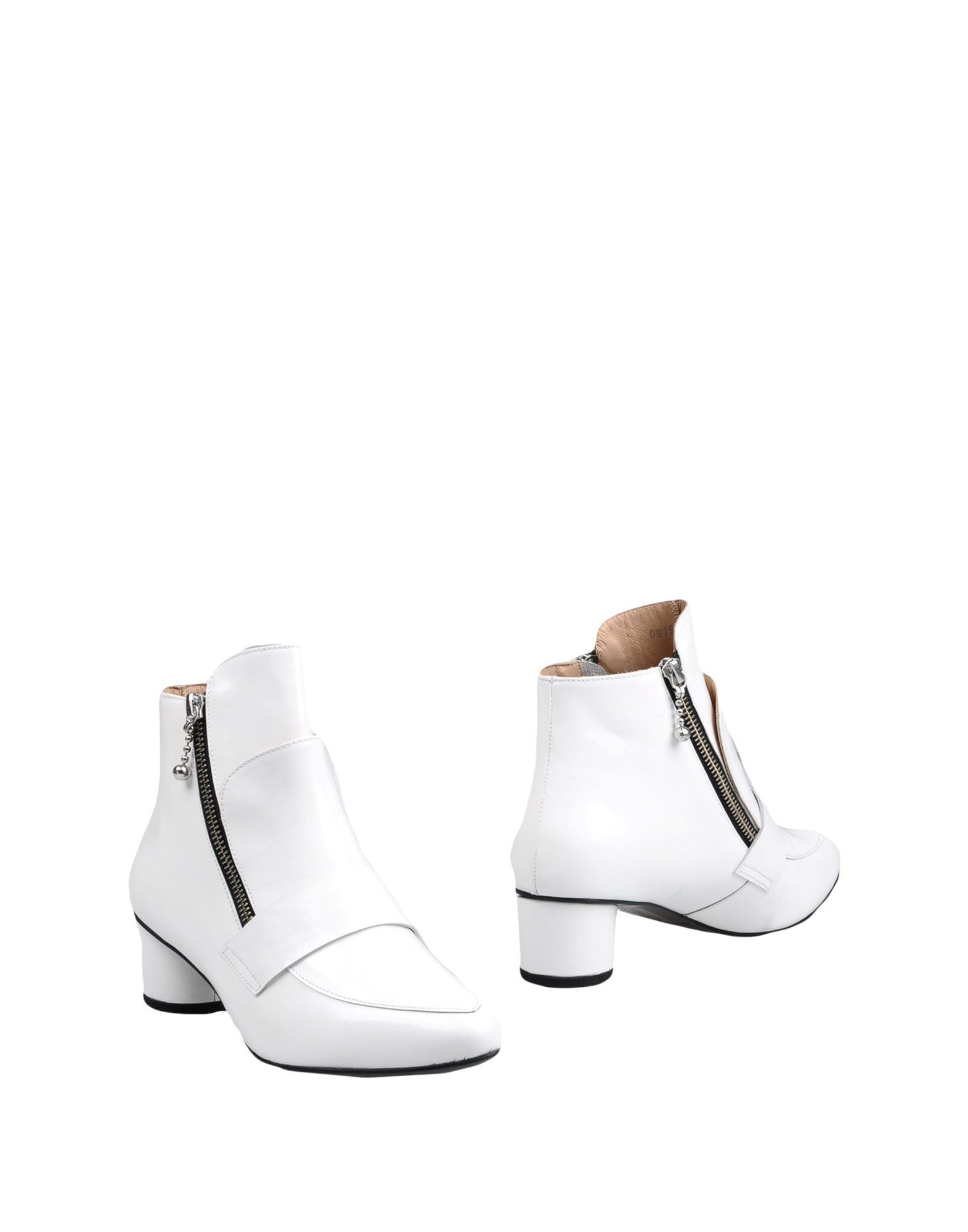 boots with wide ankle opening