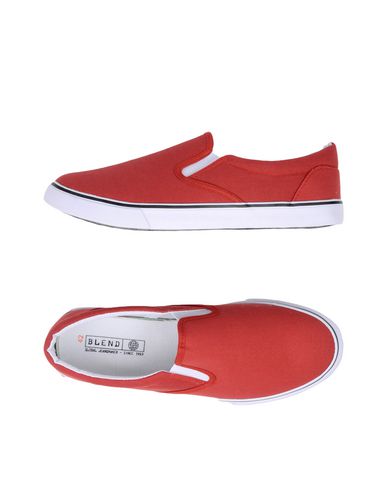 Низкие кеды и кроссовки