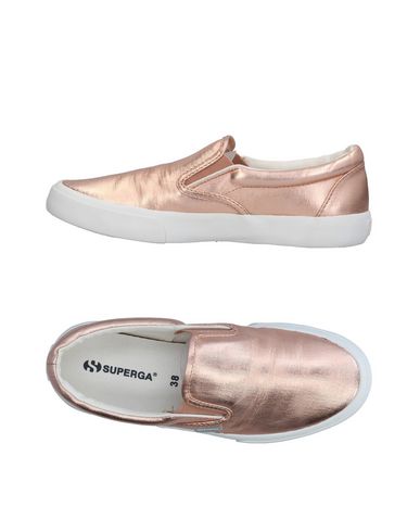Низкие кеды и кроссовки Superga