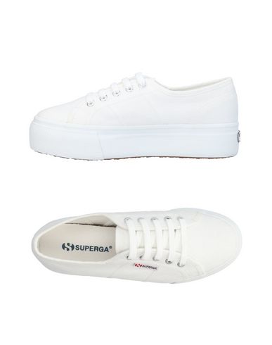 фото Низкие кеды и кроссовки Superga