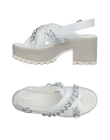 Cult Woman Sandals White Size 7 Soft Leather