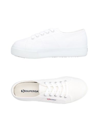 фото Низкие кеды и кроссовки Superga