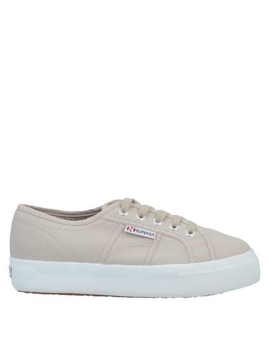 фото Низкие кеды и кроссовки Superga