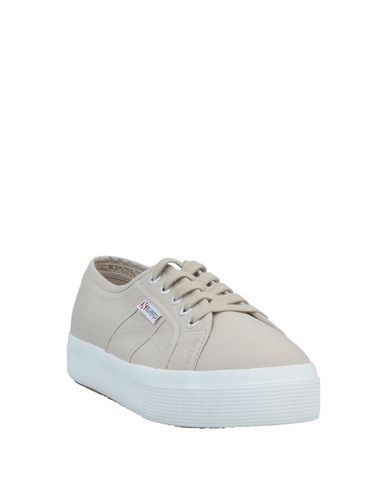 фото Низкие кеды и кроссовки Superga