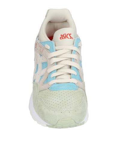 фото Низкие кеды и кроссовки Asics