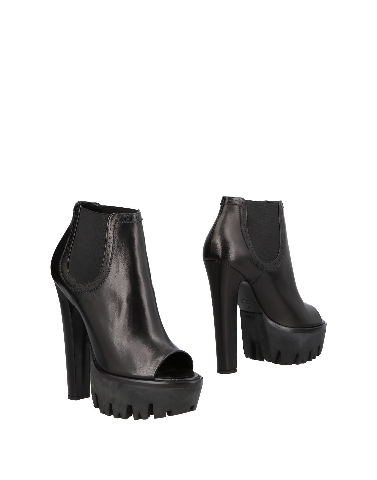 VERSUS Ankle boot,11498022RN 15