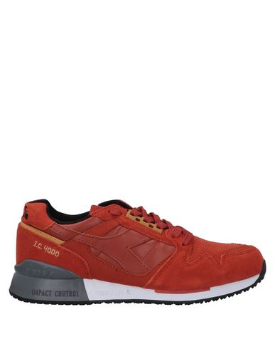 фото Низкие кеды и кроссовки diadora