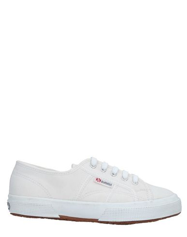 фото Низкие кеды и кроссовки Superga