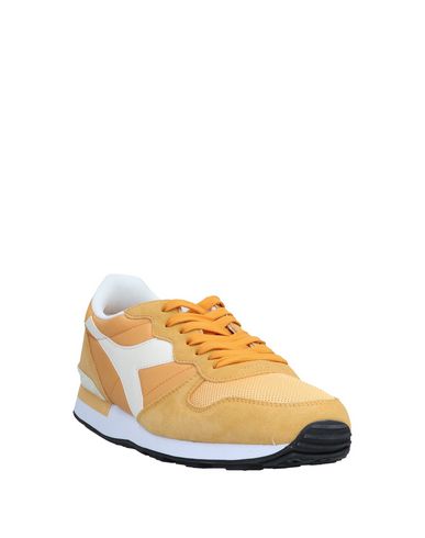 фото Низкие кеды и кроссовки Diadora