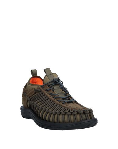 фото Низкие кеды и кроссовки Keen