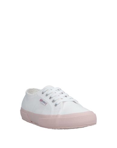 фото Низкие кеды и кроссовки Superga