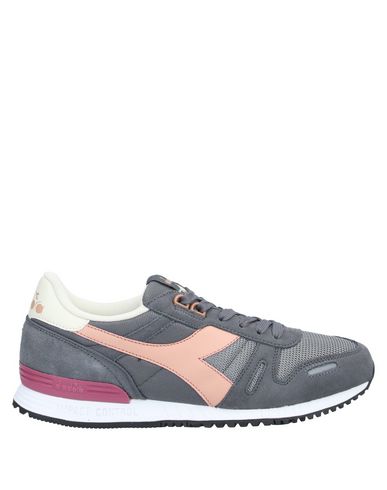 фото Низкие кеды и кроссовки Diadora