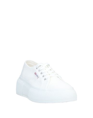 фото Низкие кеды и кроссовки Superga