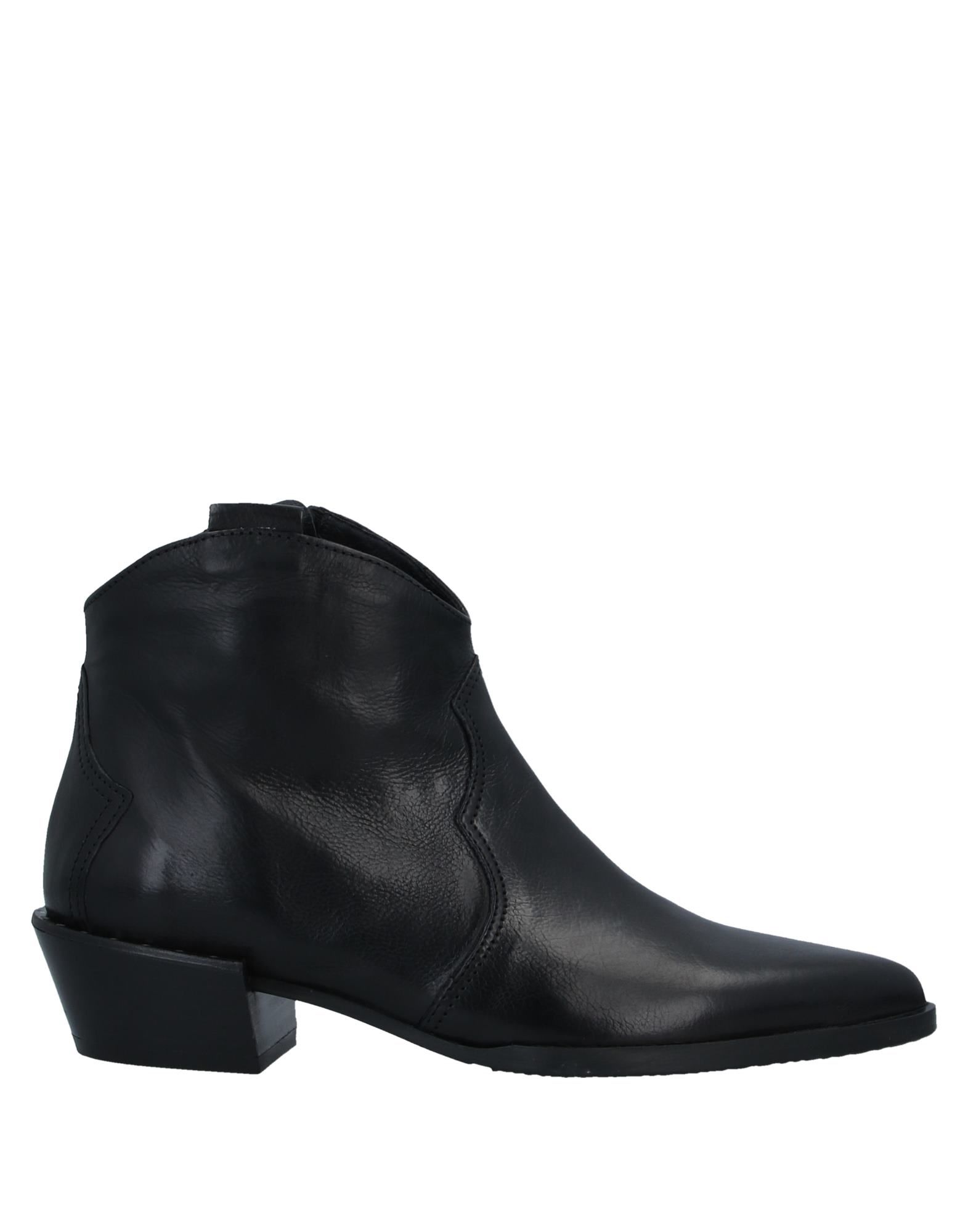 ESSENZA Ankle boots