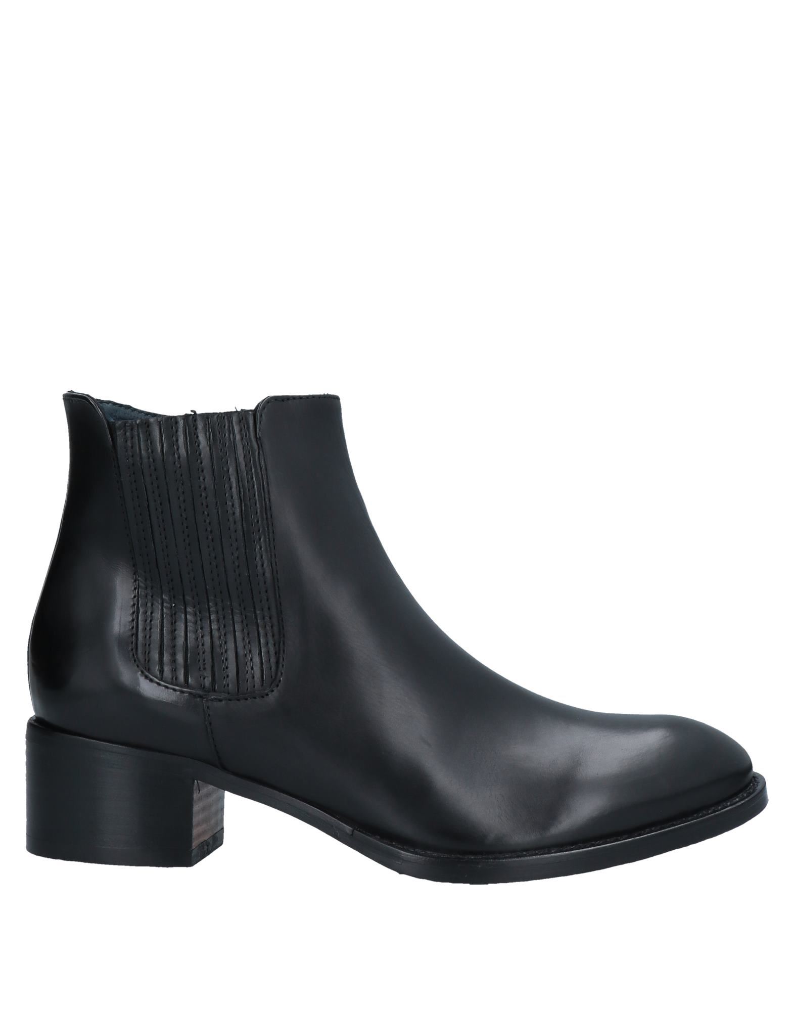 Calpierre Ankle Boots In Black