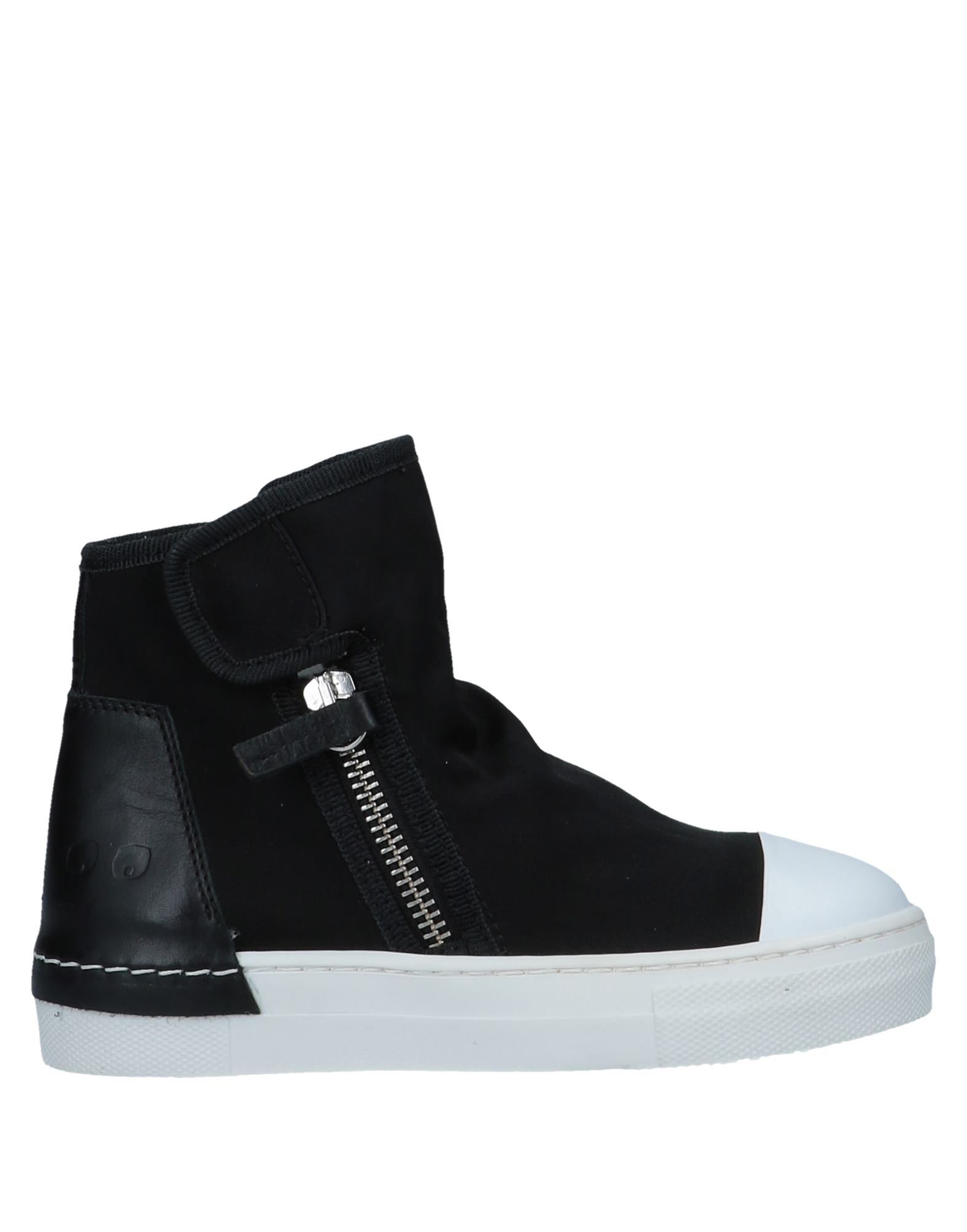 Cinzia Araia Zipped Detail Ankle Boots In Black
