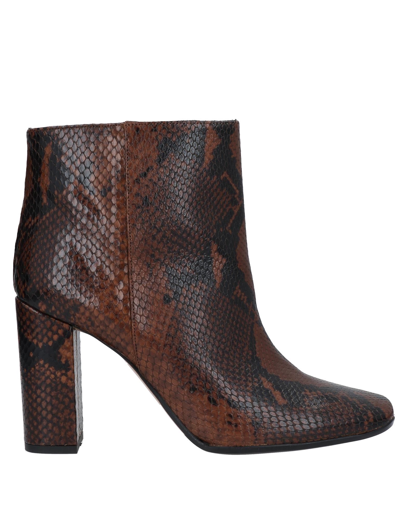 Anna F Ankle Boots In Brown