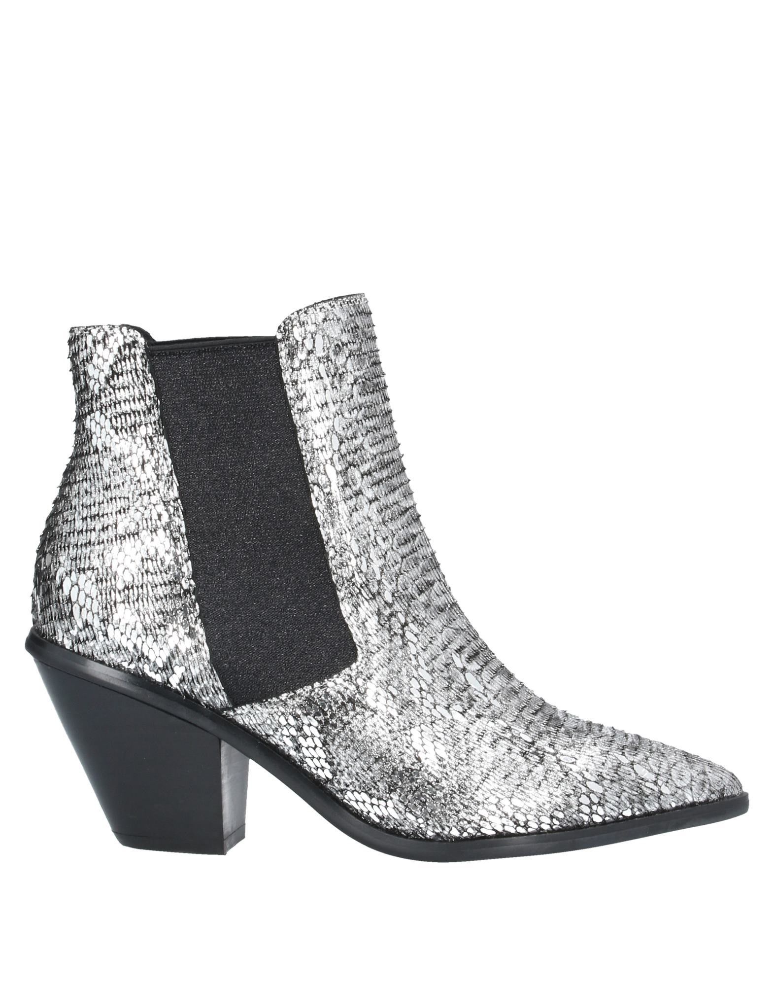 Emanuélle Vee Ankle Boots In Silver