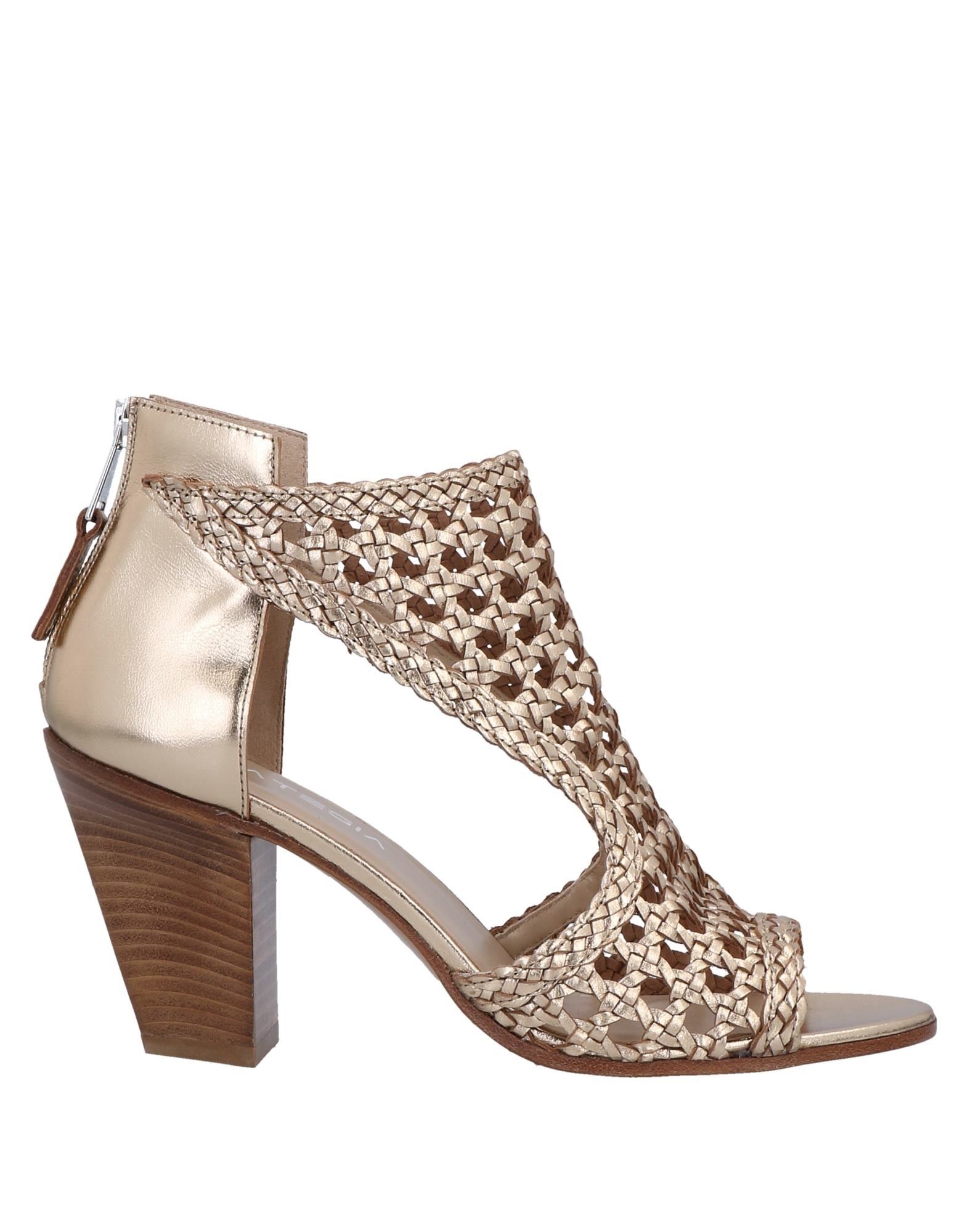 STRATEGIA STRATEGIA ΠΑΠΟΥΤΣΙΑ Πέδιλα