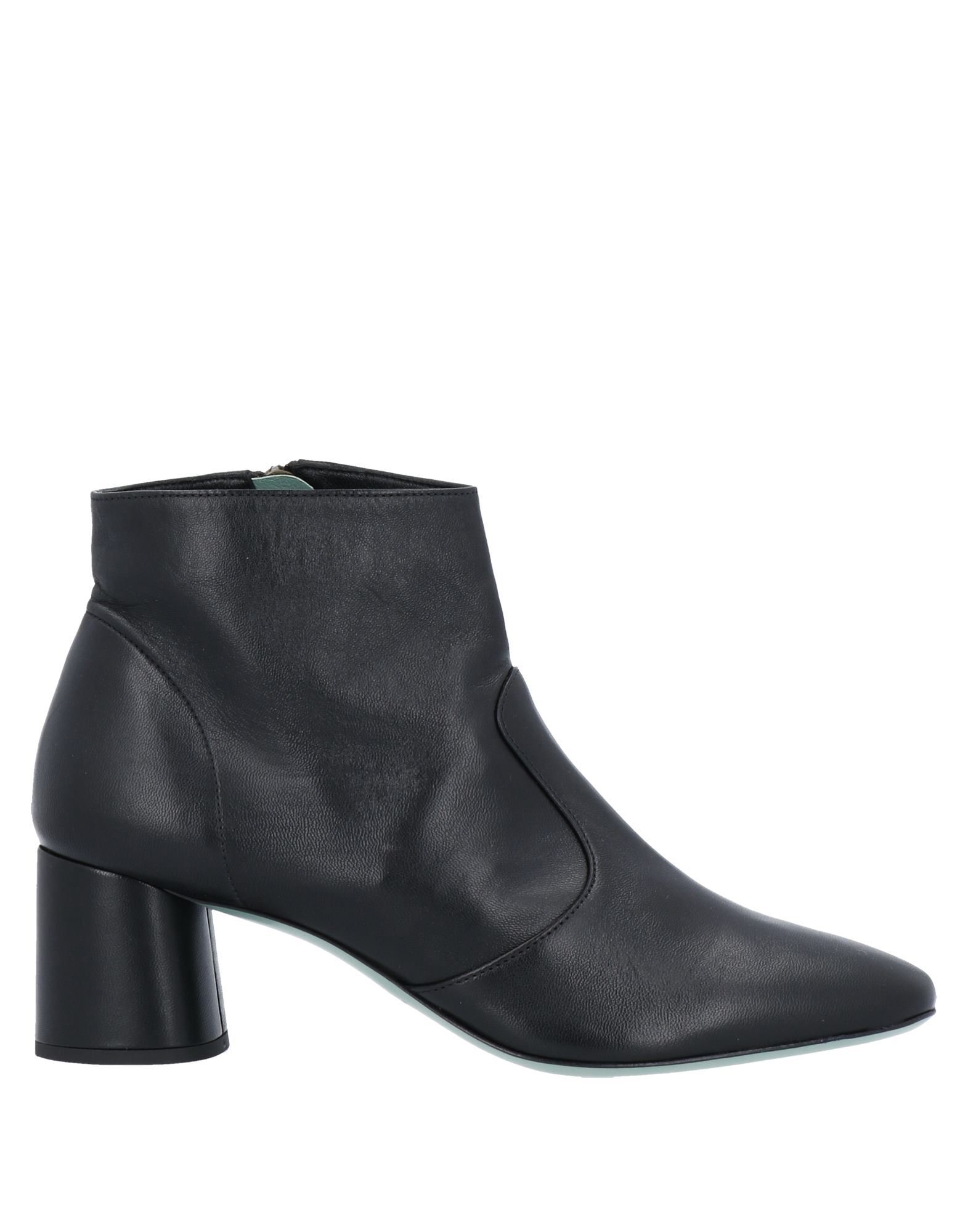 Paola D'arcano Ankle Boots In Black