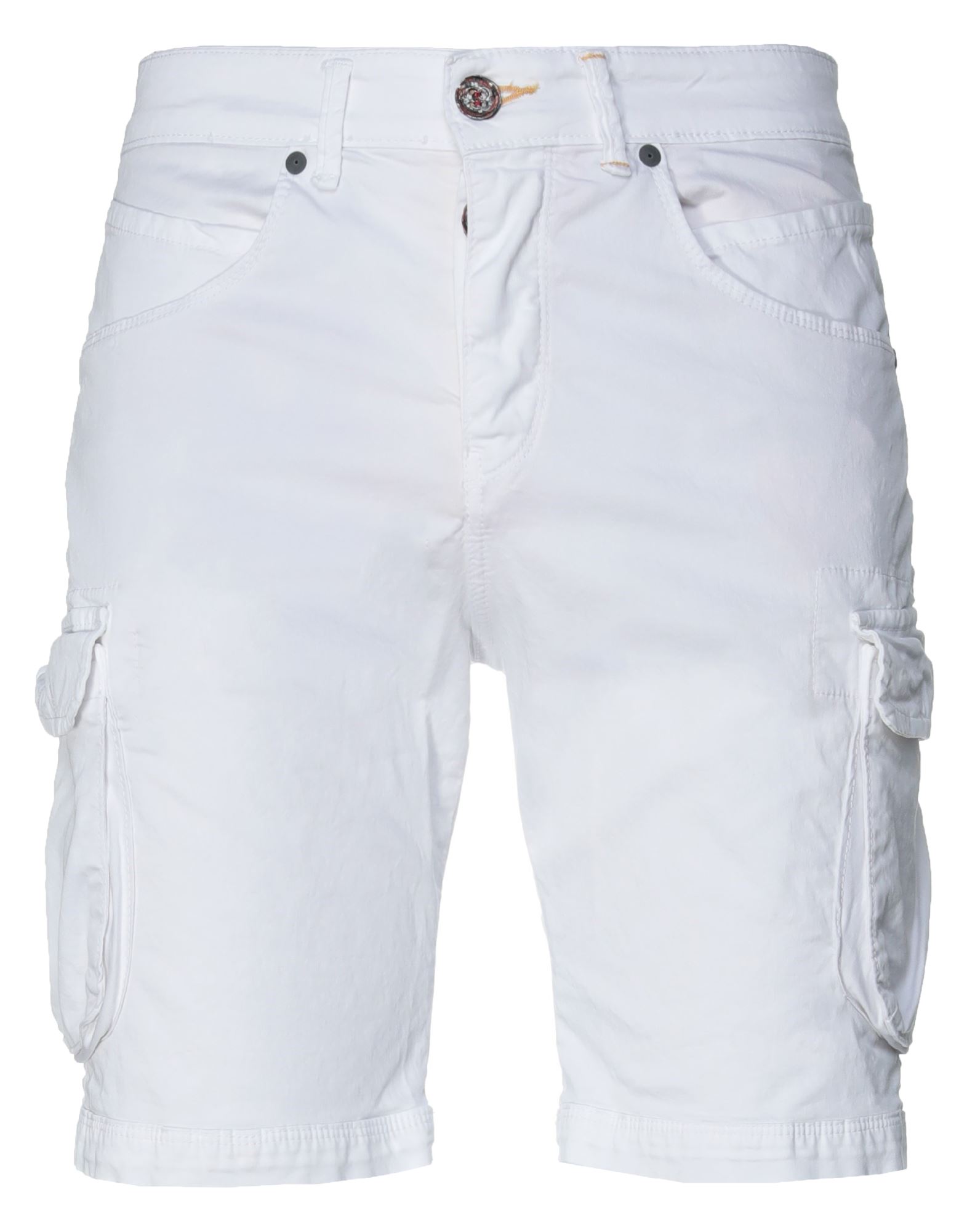 Displaj Shorts & Bermuda Shorts In White