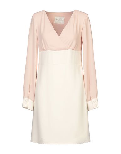 Короткое платье