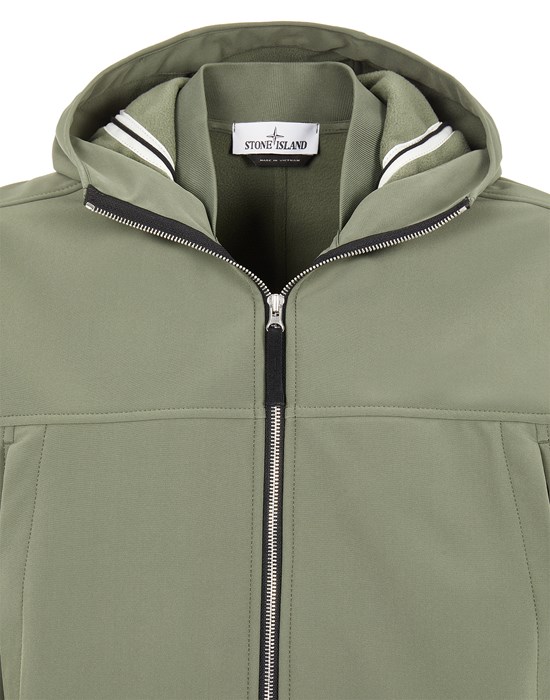 Stone Island Q0122 Soft Shell-R_E.Dye® Technology Recycled Polyester Jacket  Olive Green