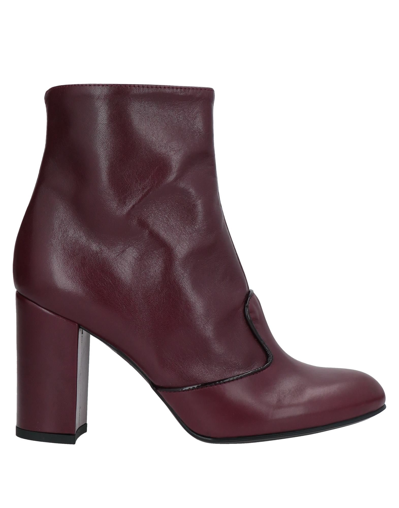 Stele Ankle Boots In Red