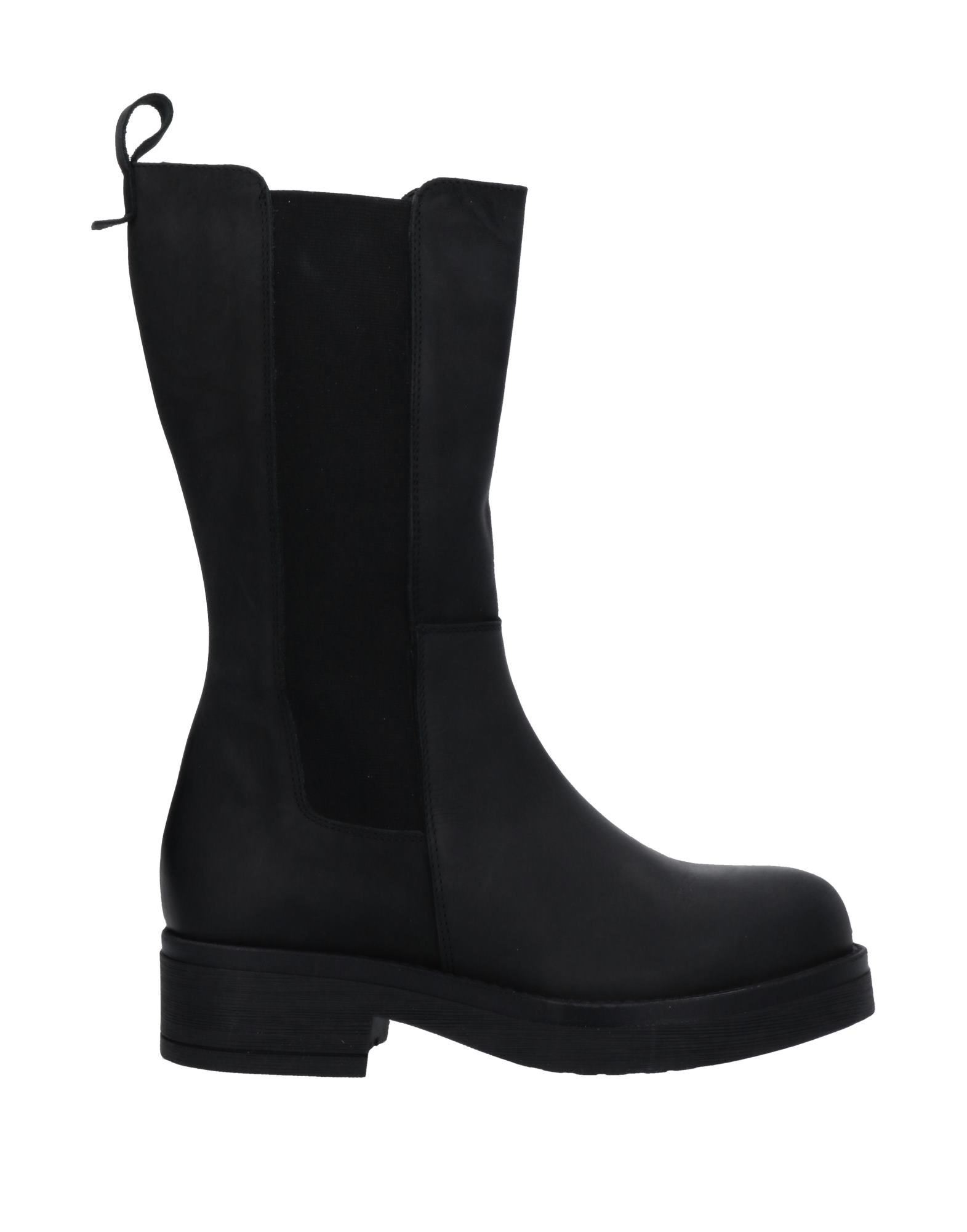 Noa A. Boots In Black