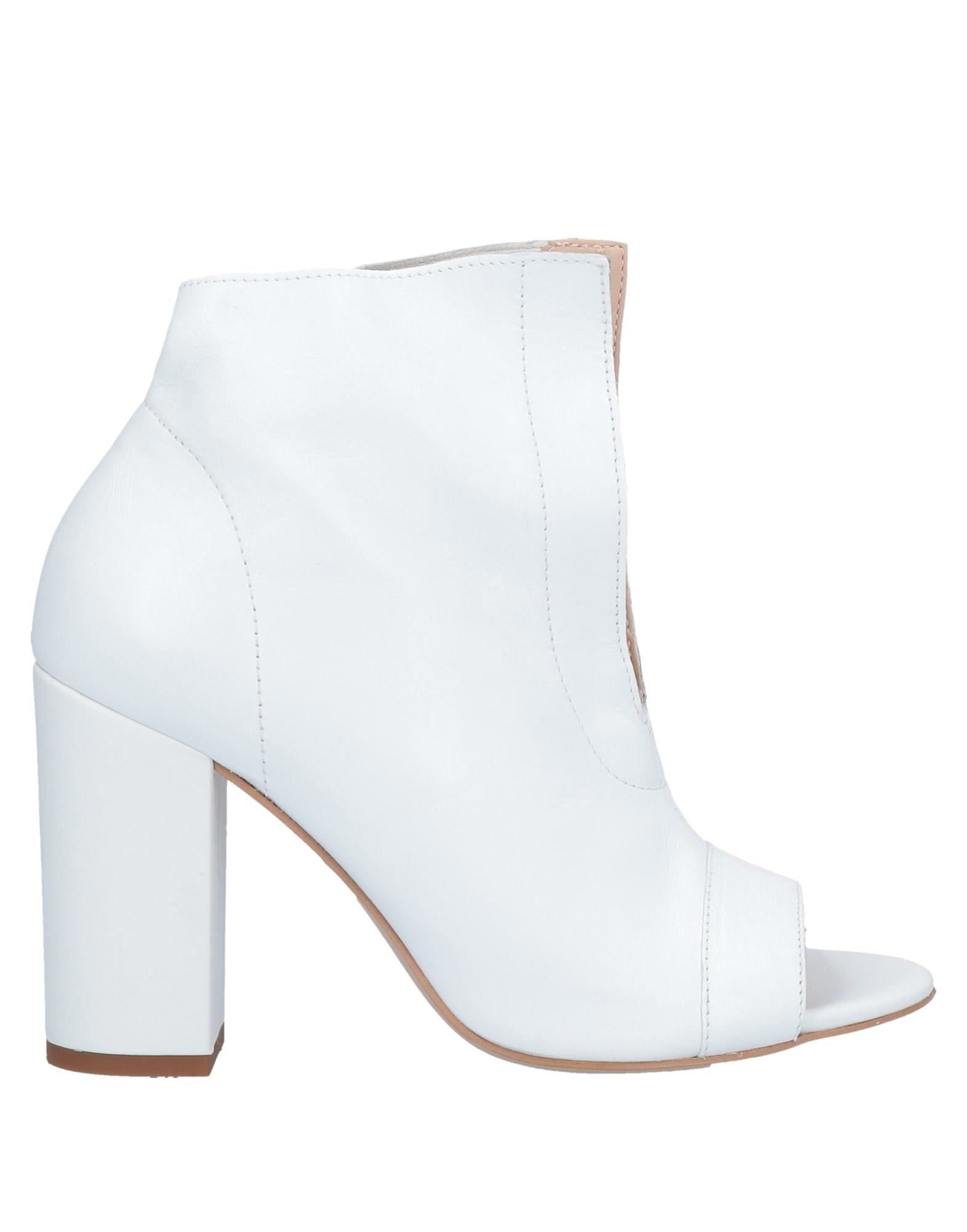 Loretta Pettinari Ankle Boots In White
