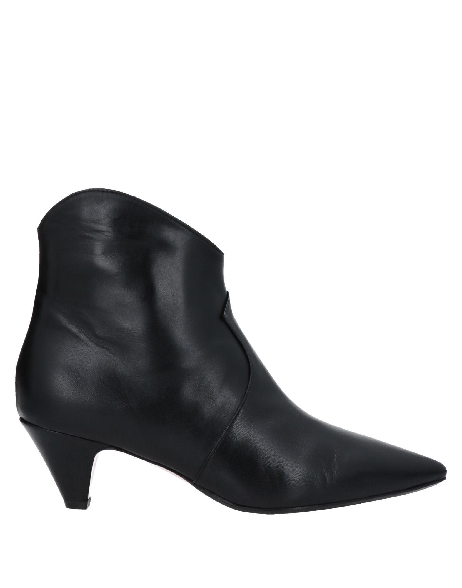 Anna F Ankle Boots In Black