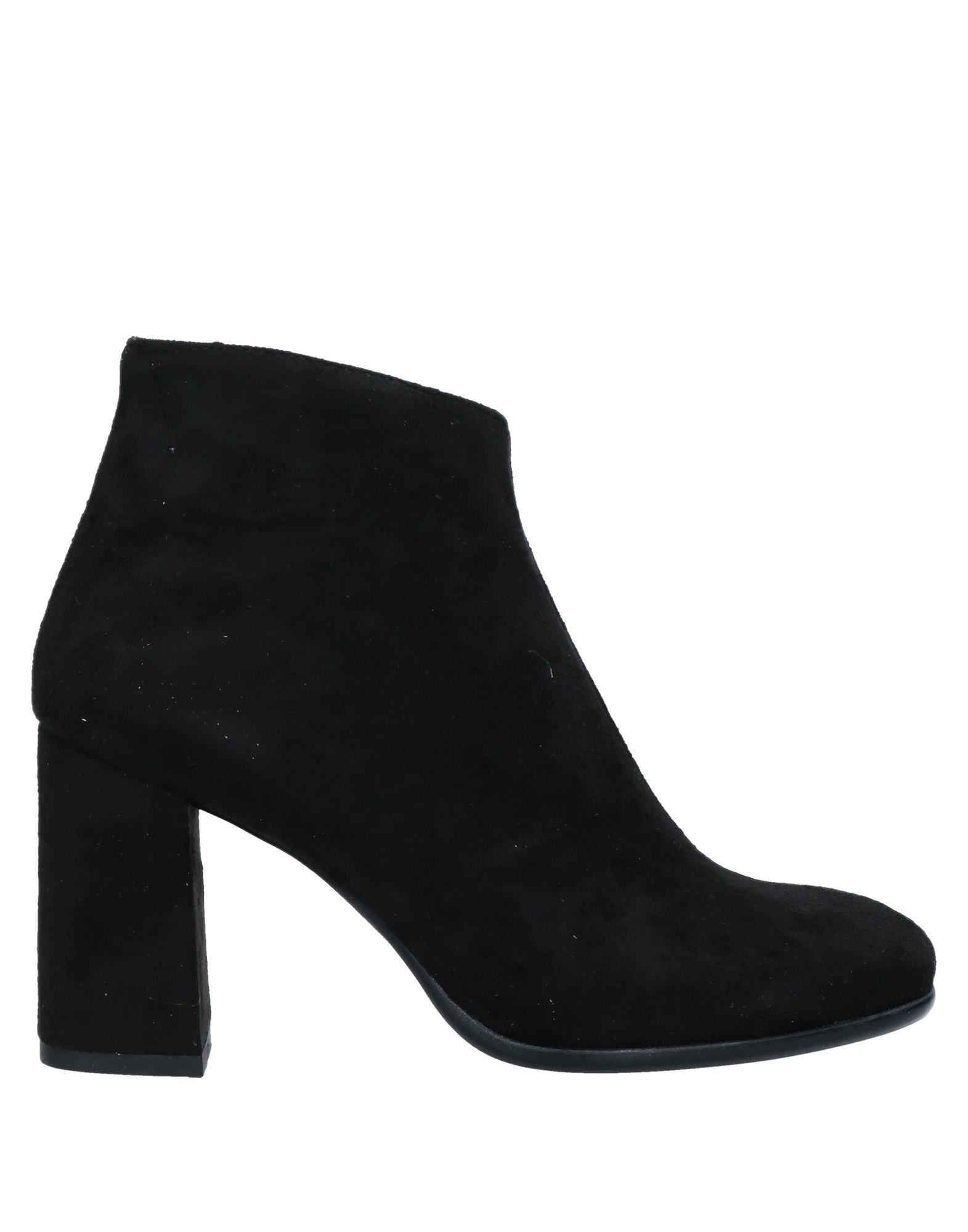 Tsd12 Ankle Boots In Black