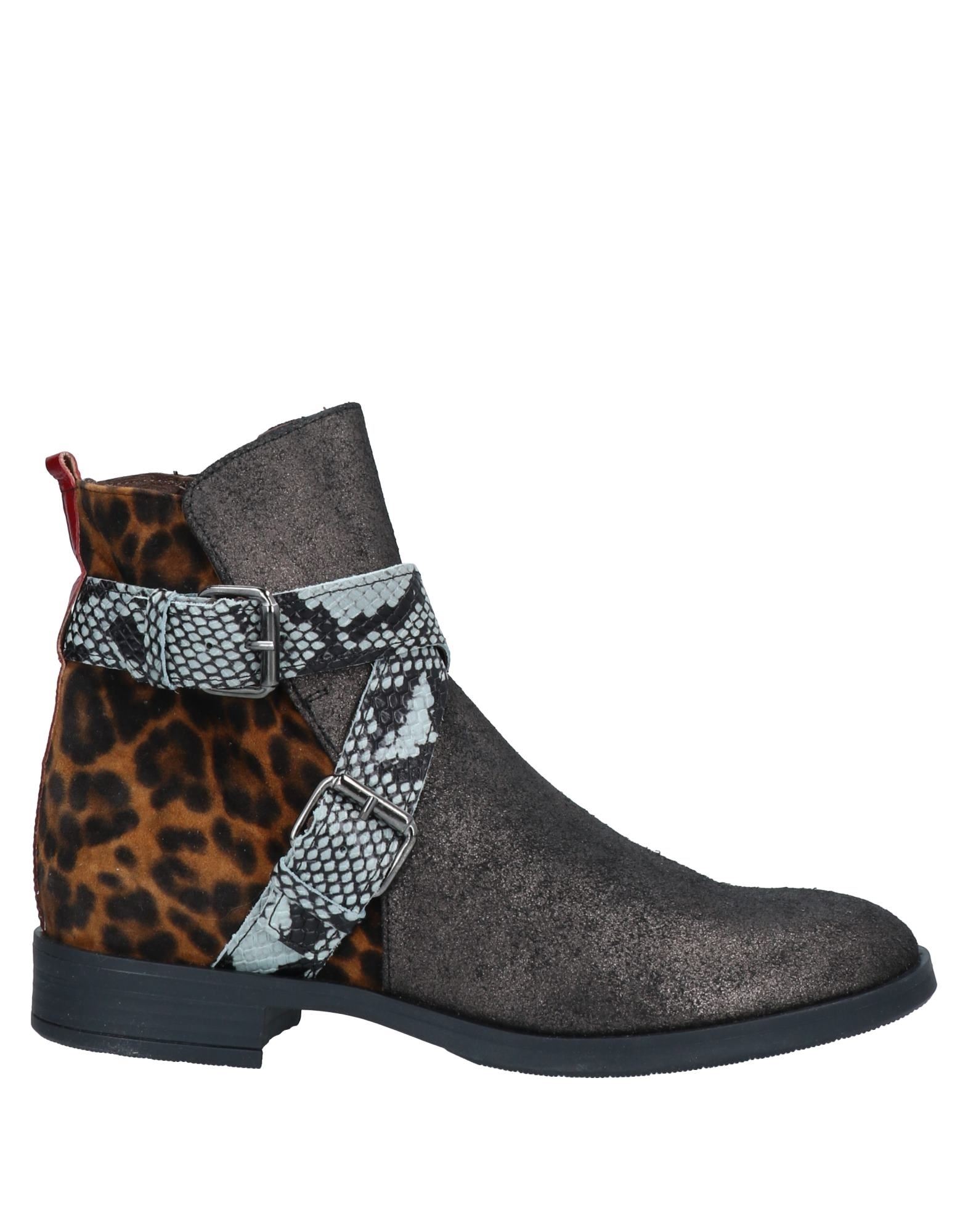 Ebarrito Ankle Boots In Grey