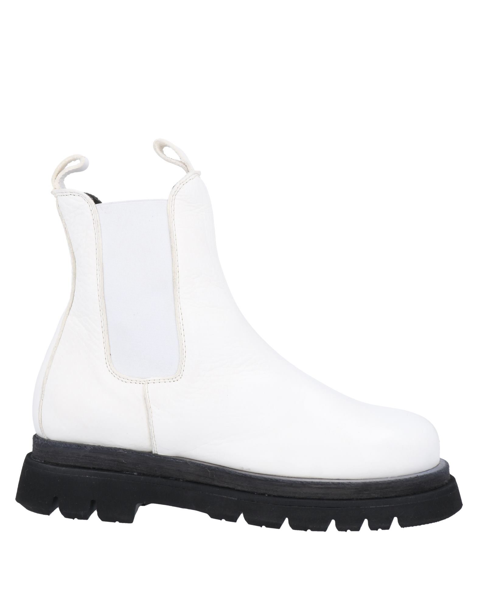 Moma Ankle Boots In White