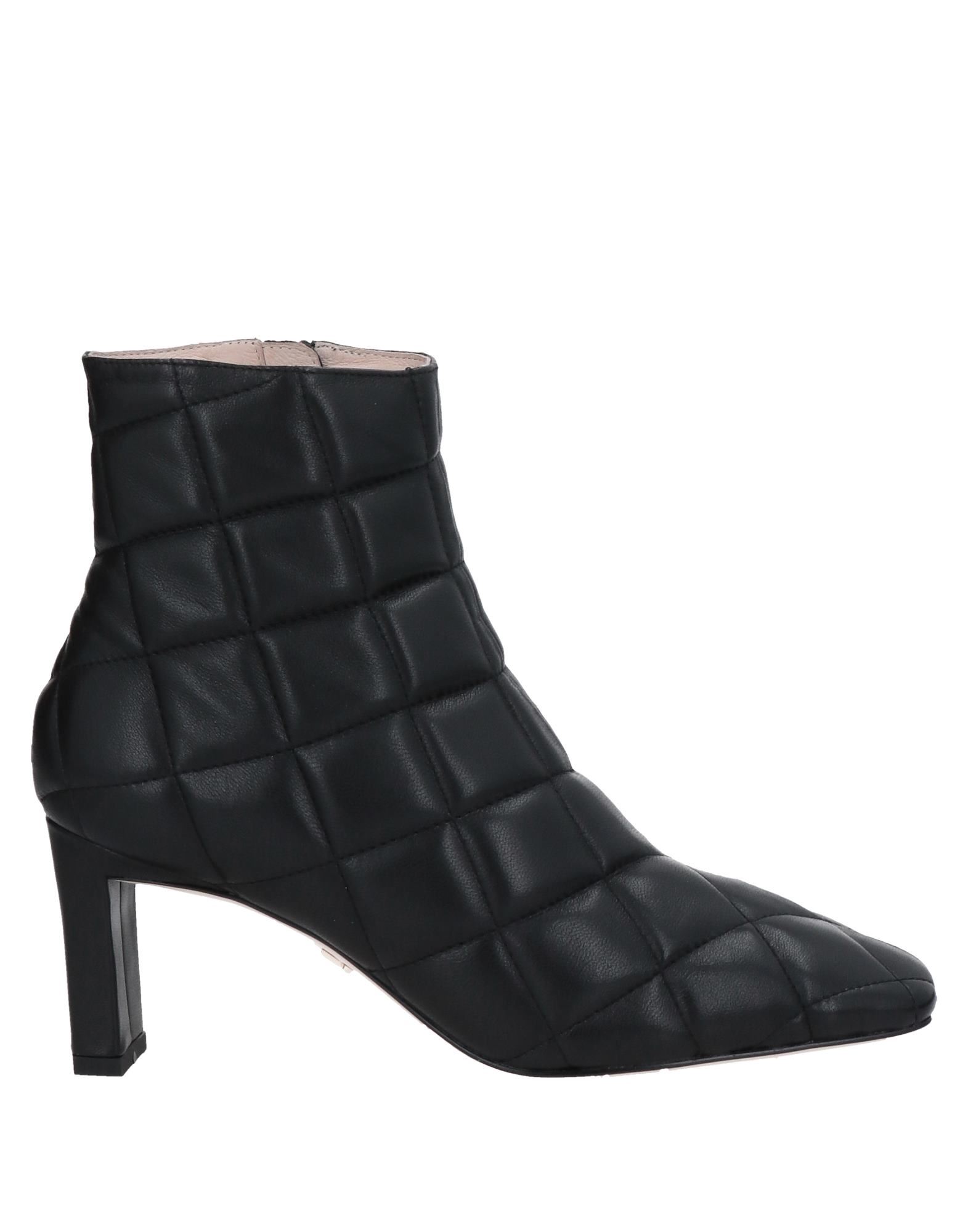 Lola Cruz Ankle Boots In Black