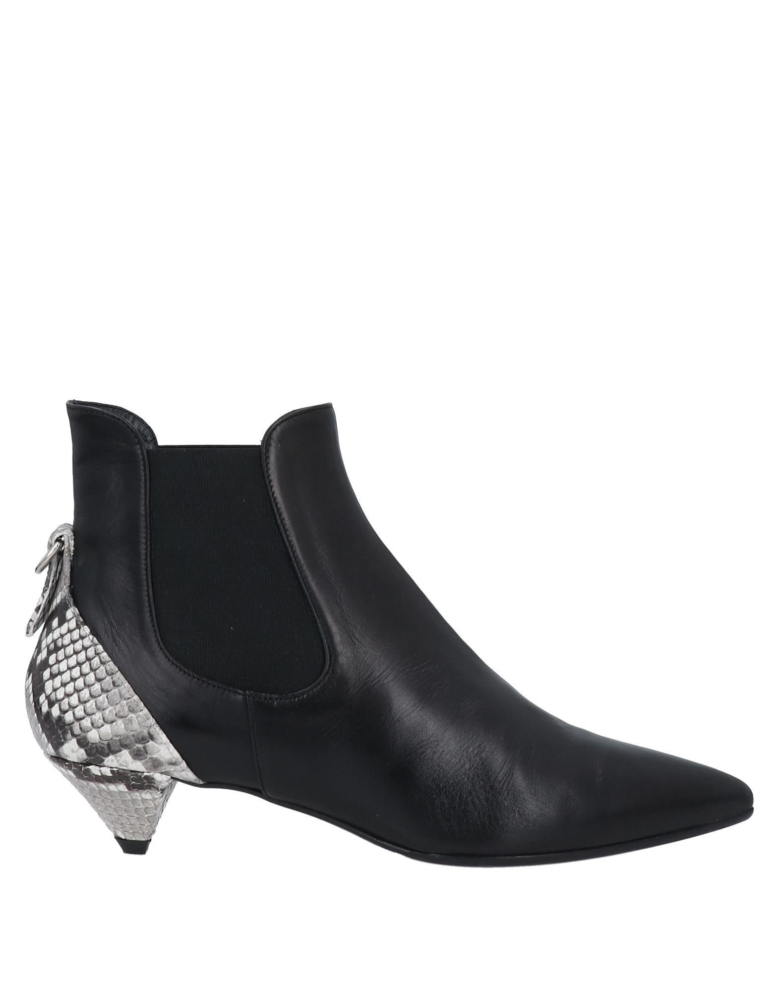 Chantal Ankle Boots In Black
