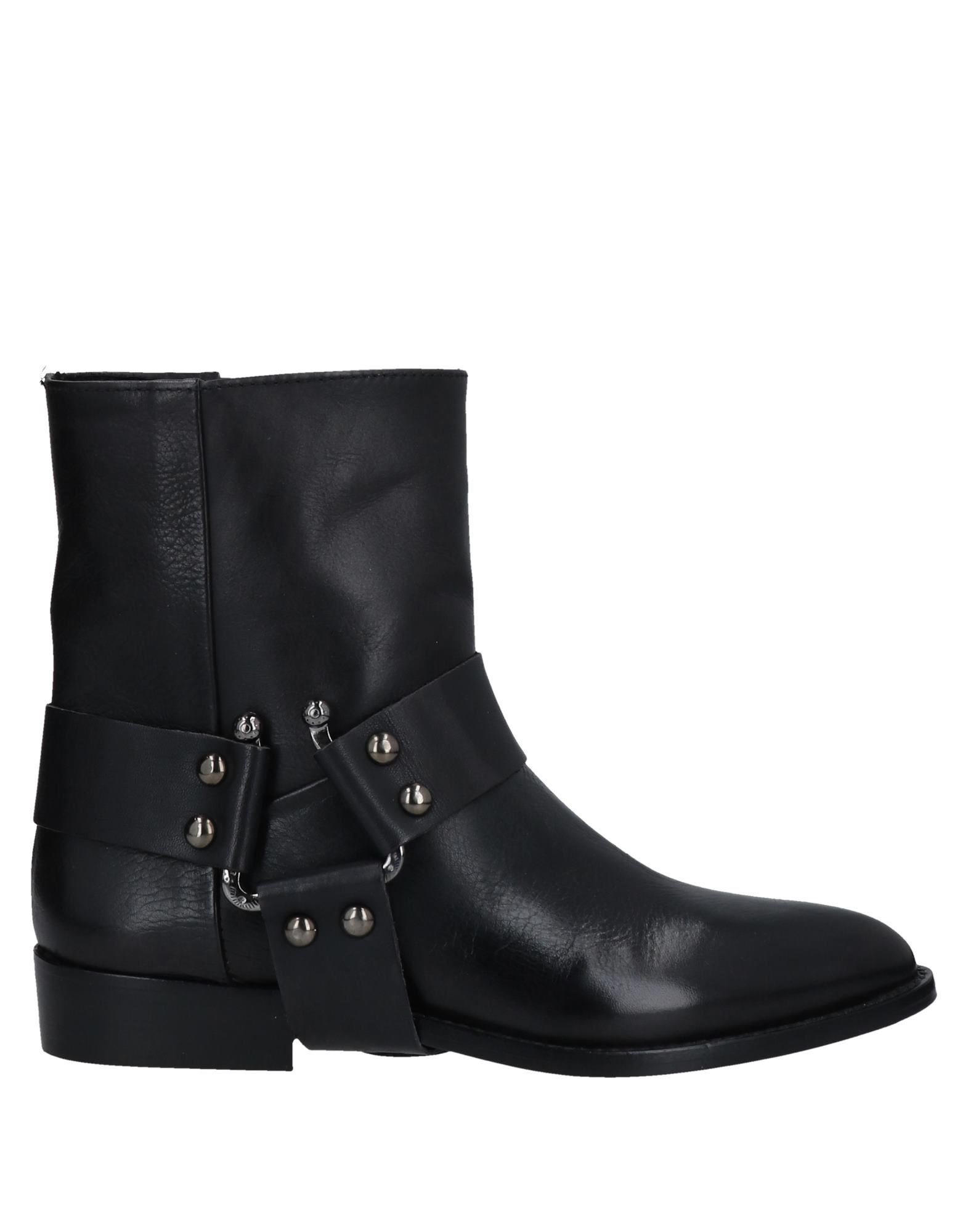 Kobra Ankle Boots In Black