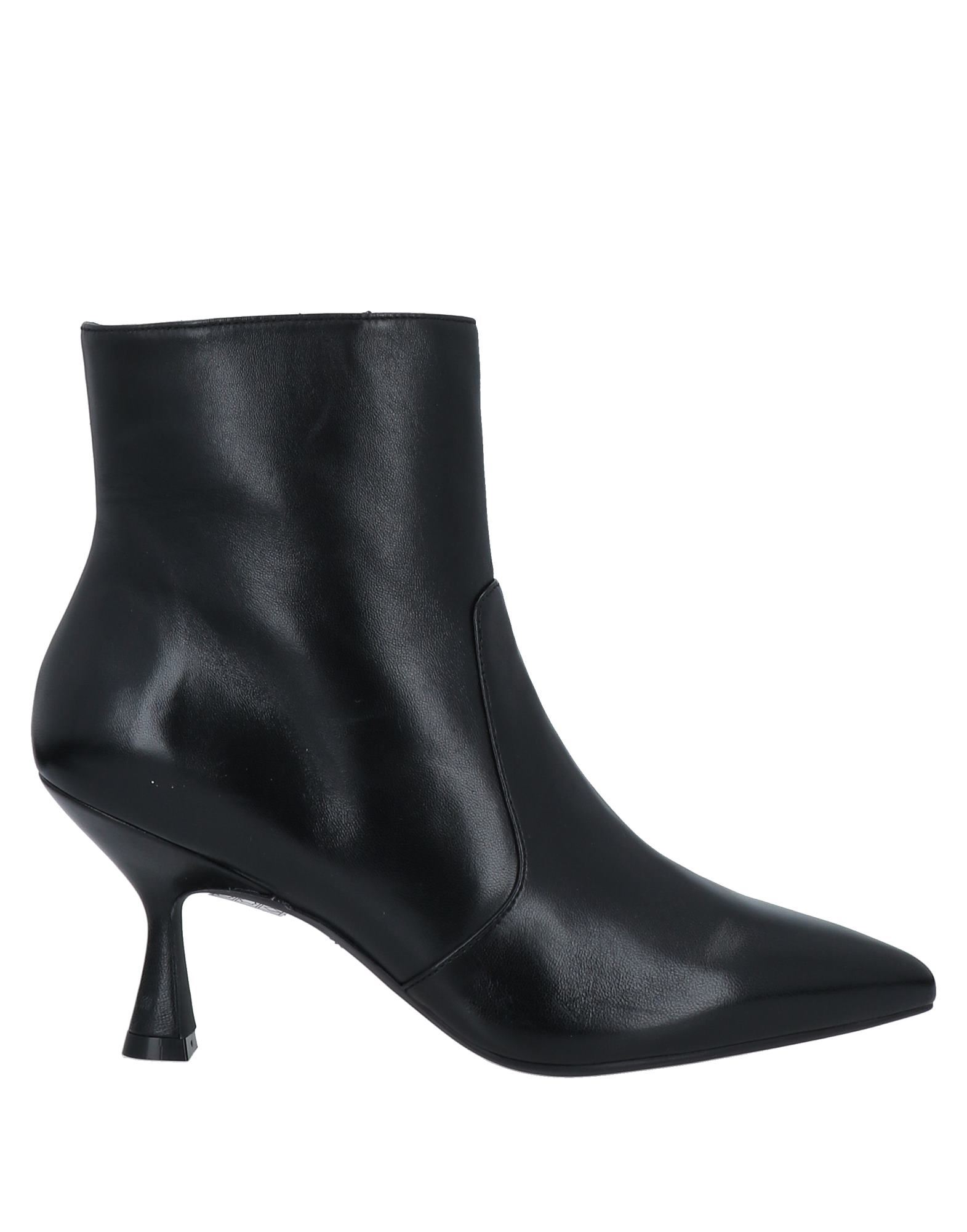 Stuart Weitzman Leather Ankle Boots In Black