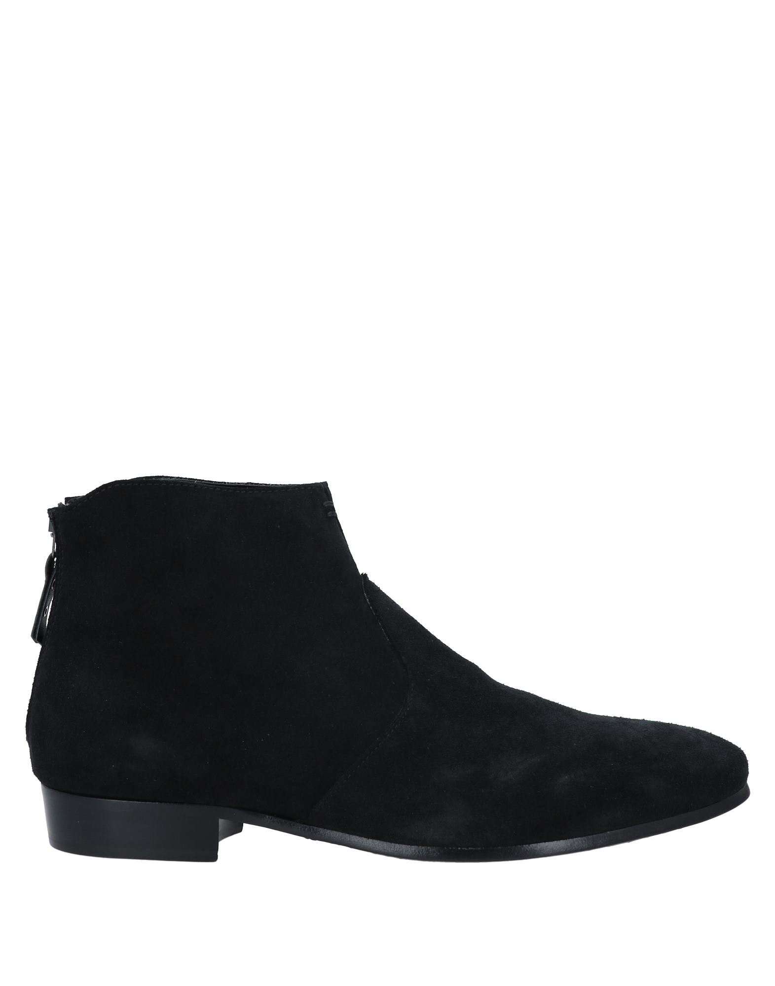 Unconventional Royal Ankle Boots In Black