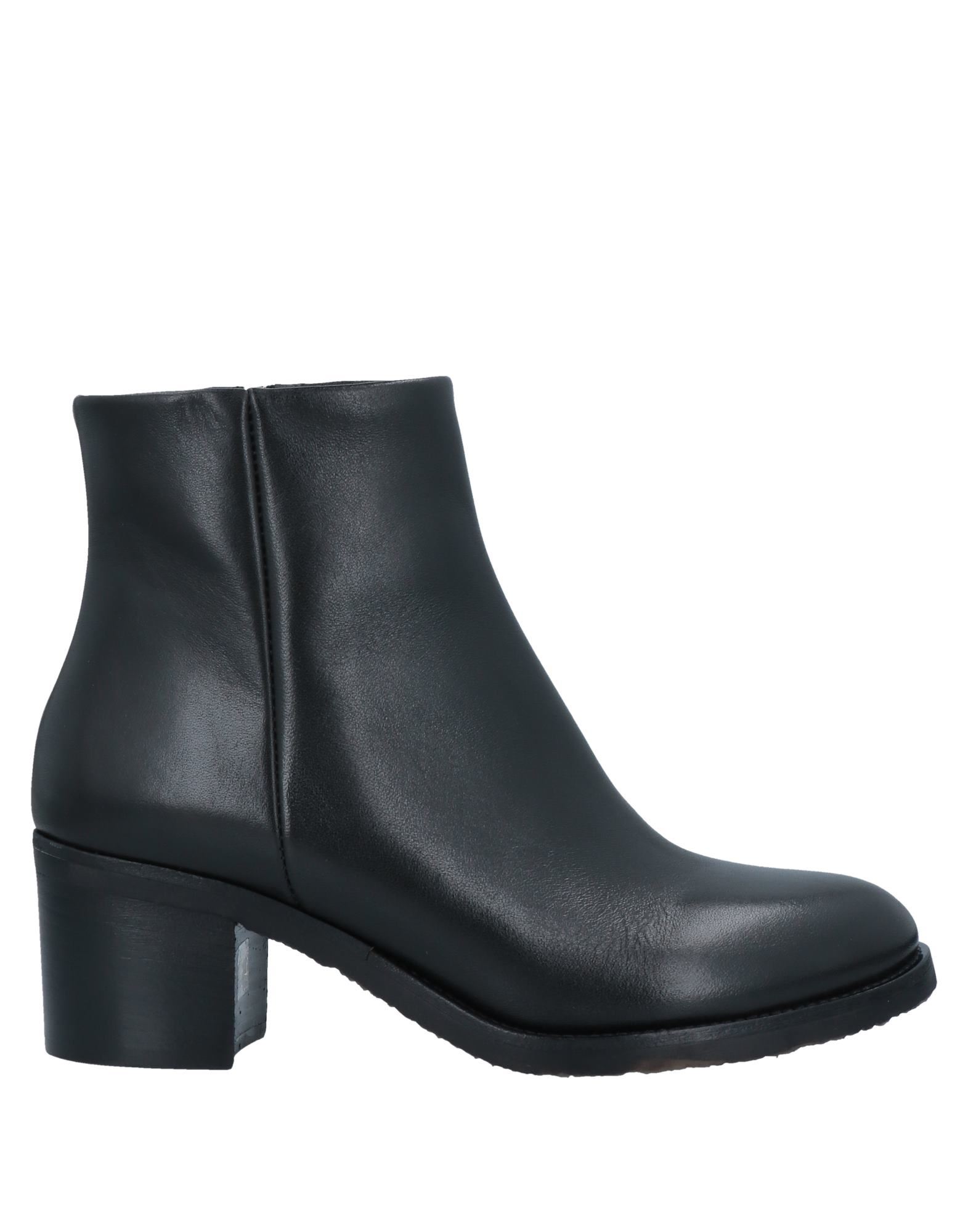 Anima Ankle Boots In Black