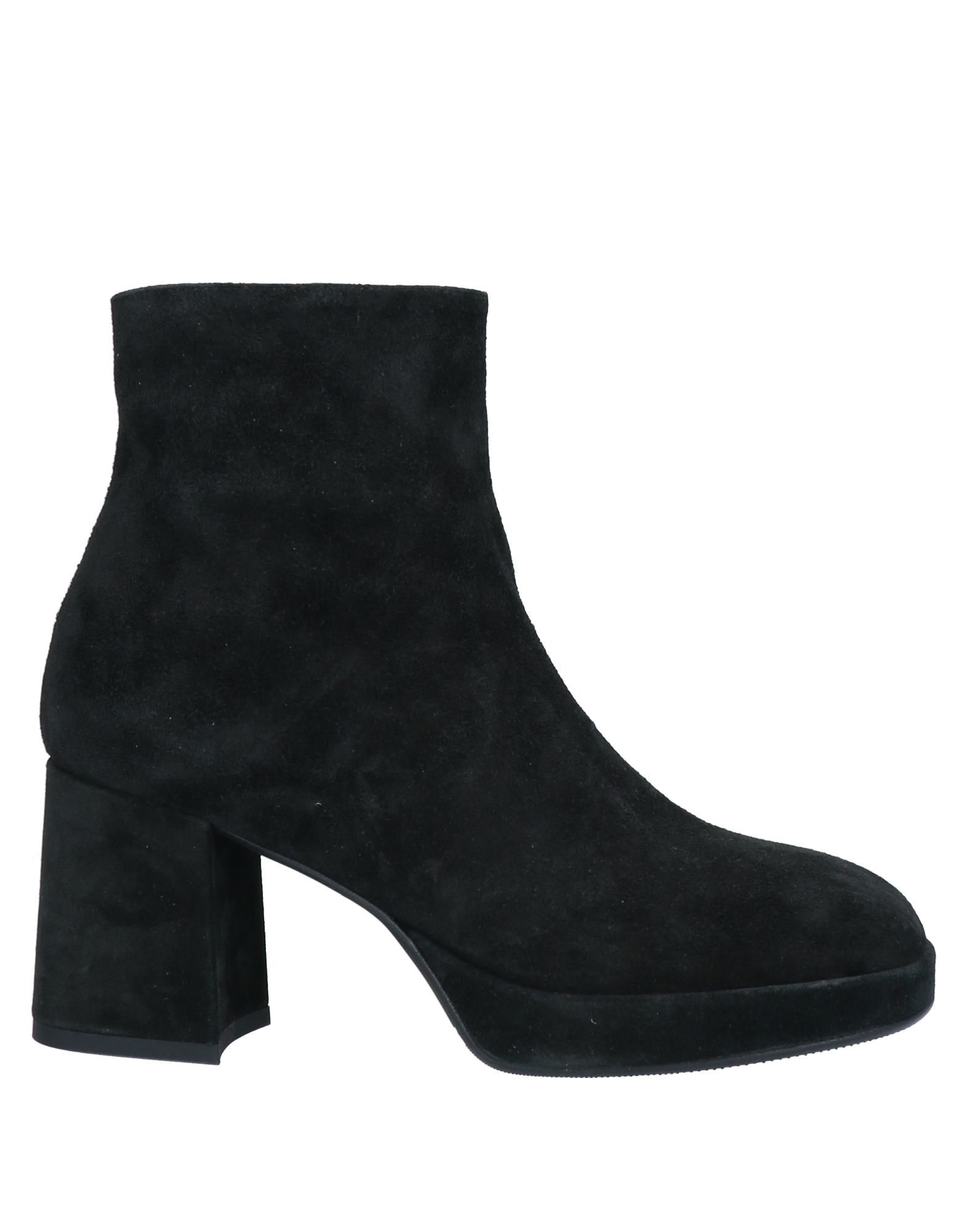 ELLA Ankle boots
