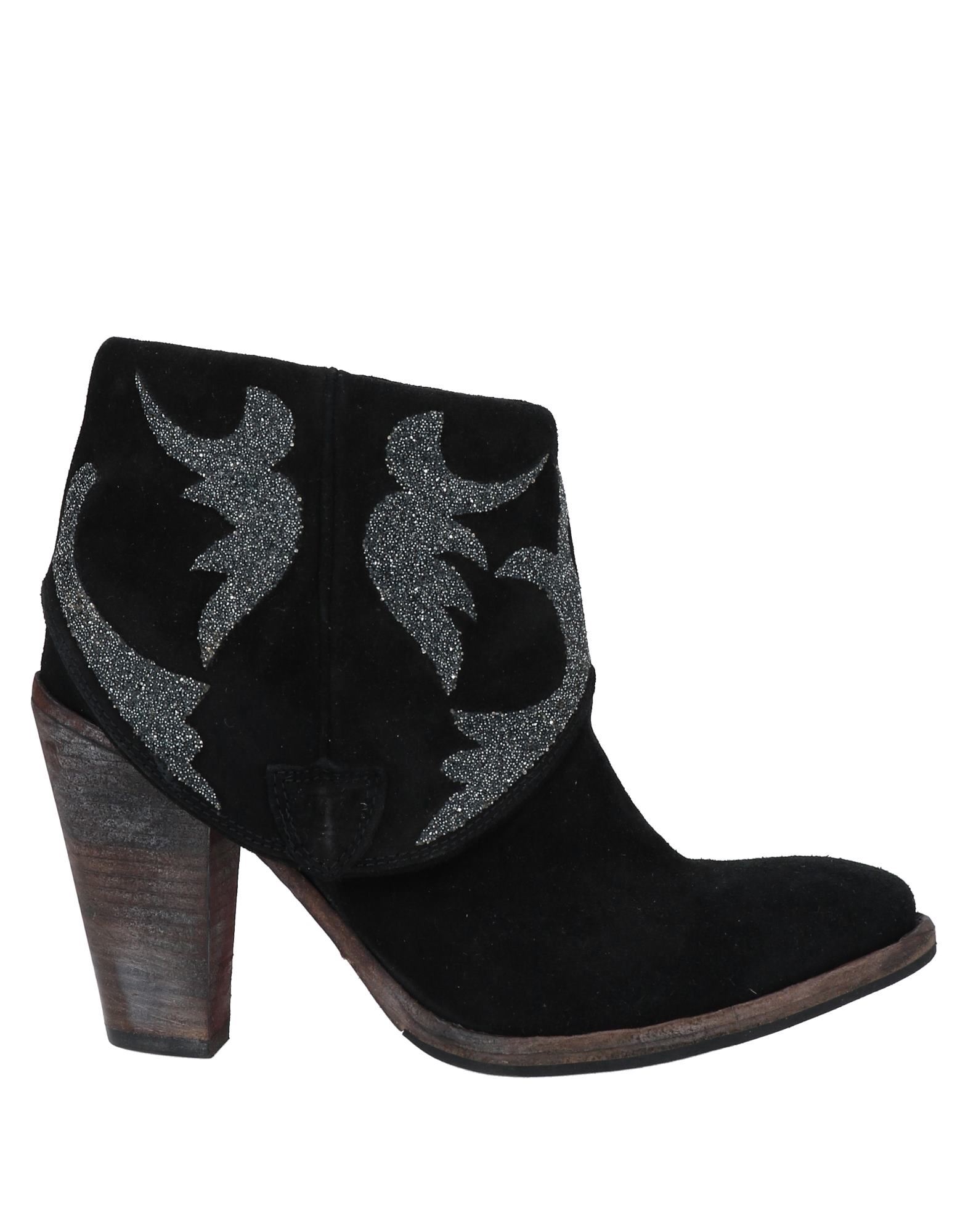 Htc Ankle Boots In Black