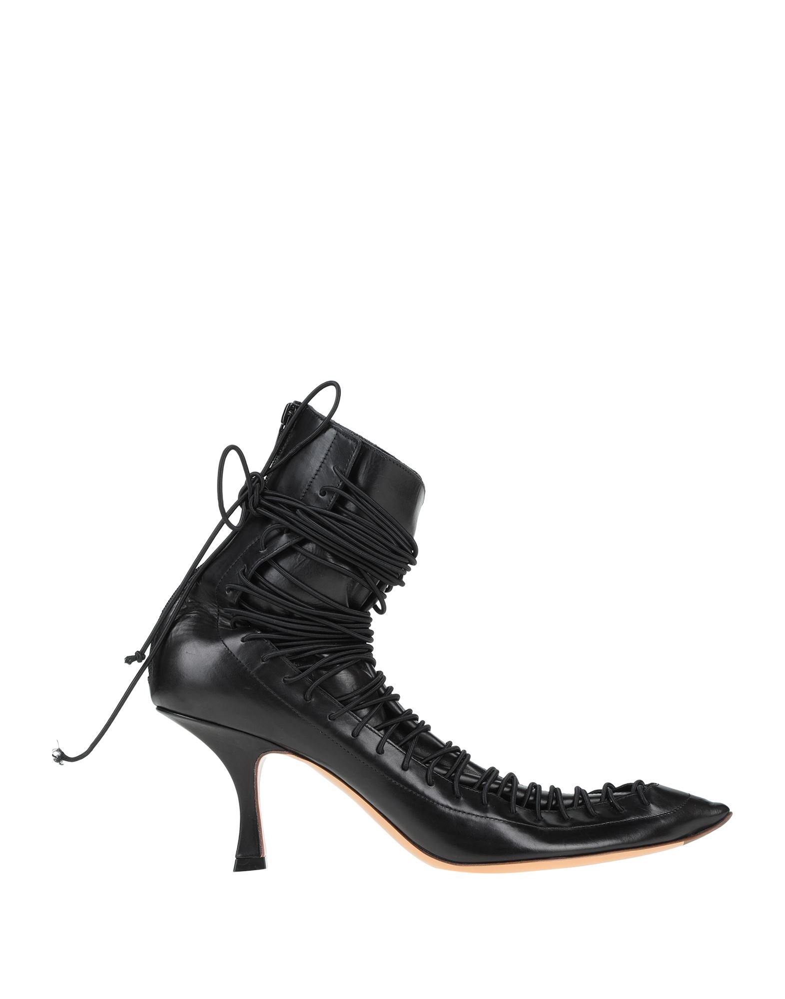 pointed toe shoes in style
