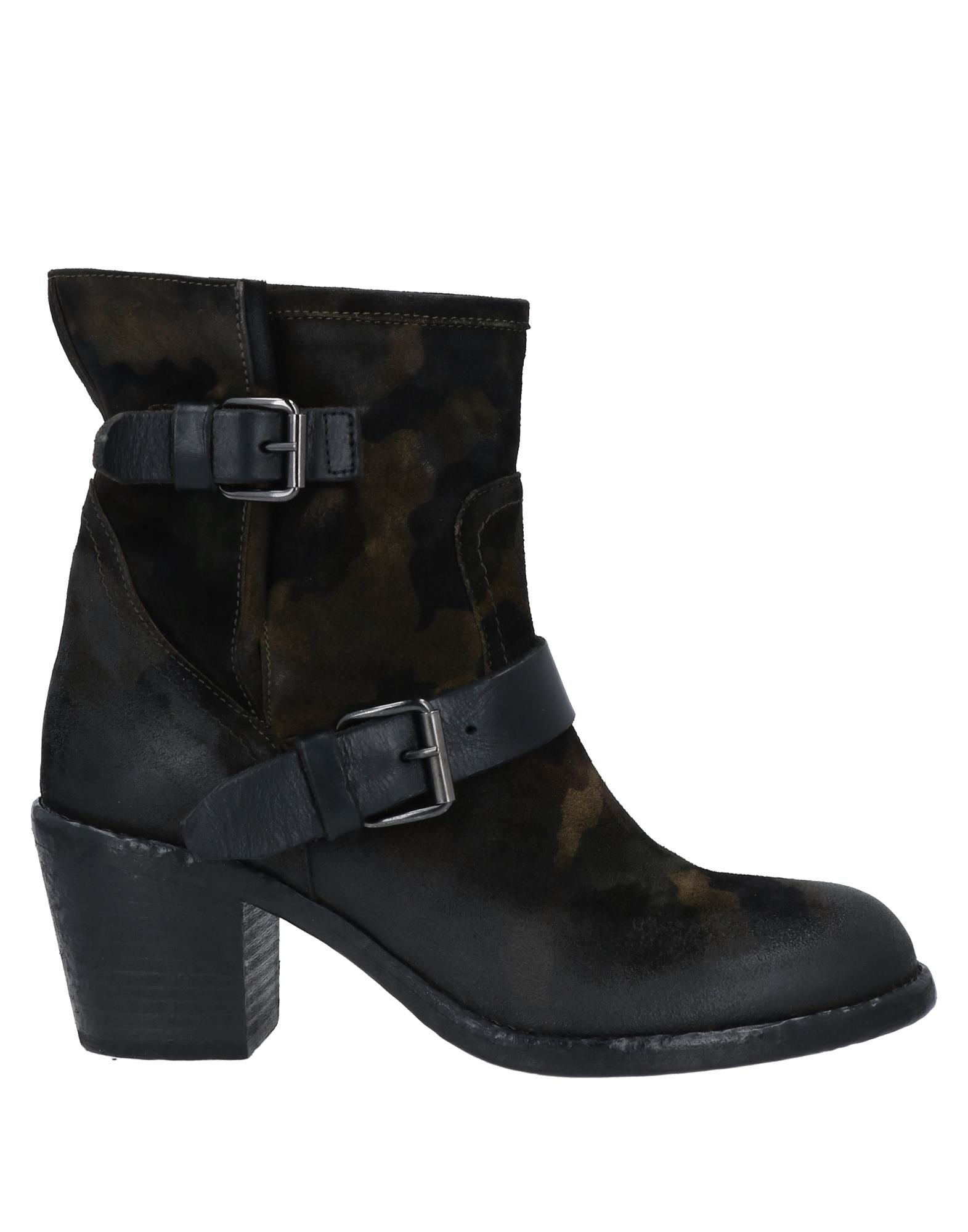 Strategia Ankle Boots In Black