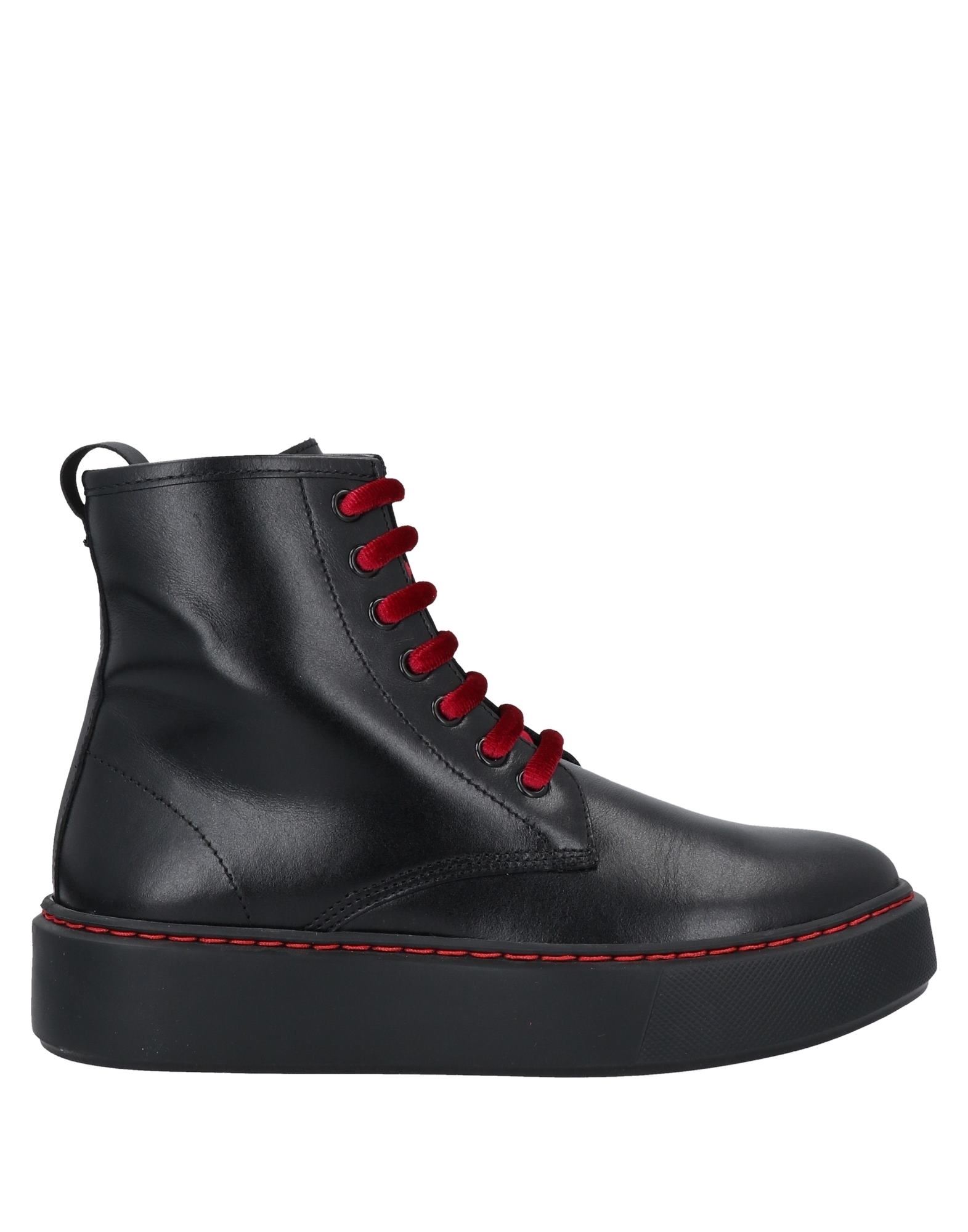 Frau Ankle Boots In Black